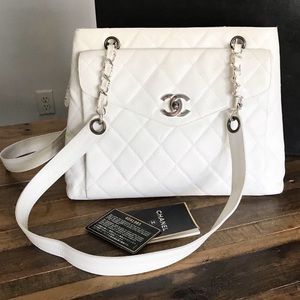 Chanel White Quilted Shoulder Bag with Chain Strap